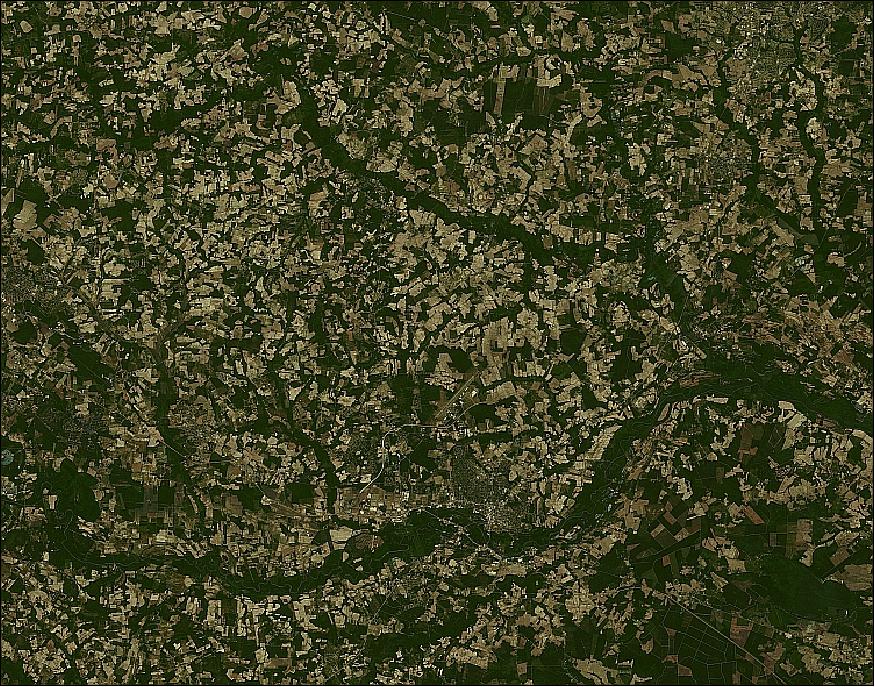 Figure 17: Deimos-1 image of the plains of North Carolina (USA, agricultural land next to the Neuse River and next to the city of Kinston) acquired on May 15, 2013 (image credit: Deimos)