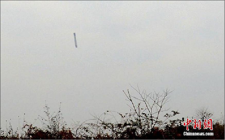 Figure 7: This snapshot shows the 1st stage of the CZ-3A vehicle (space debris) in the final moments of its plummet back to Earth outside a remote village located in southwest China on Dec. 31, 2014, shortly after the launch of the FY-2G spacecraft which lifted off from the Xichang Satellite Launch Center in southwest China's Sichuan province (image credit: Chinanews.com)