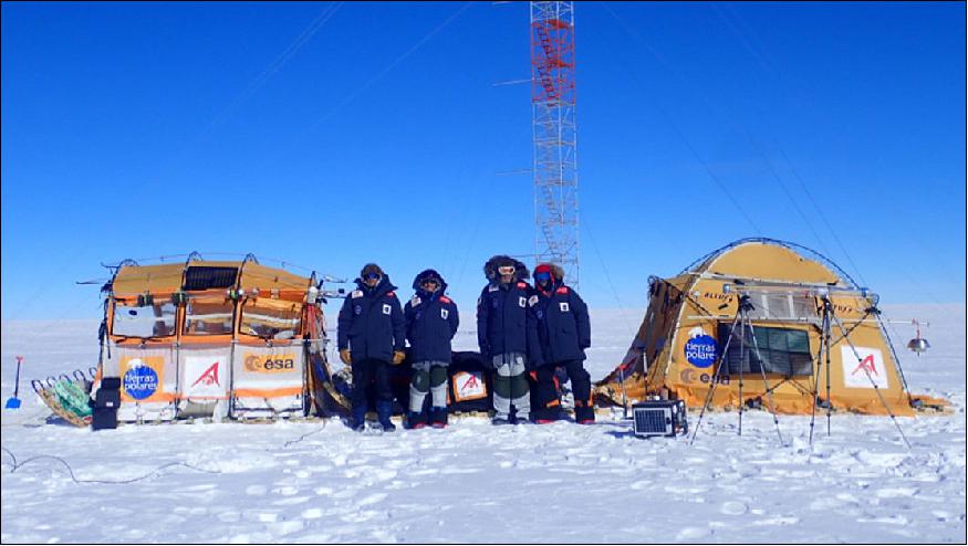 Figure 4: Expedition at plateau. The four-person 'Antarctica Unexplored 2018-2019' expedition, mounted by Spain's Asociación Polar Trineo de Viento, seen with their Inuit WindSled at high point of Dome Fuji, a 3810-m high ice dome in Eastern Antarctica on 21 January 2019 (image credit: Inuit Windshield)