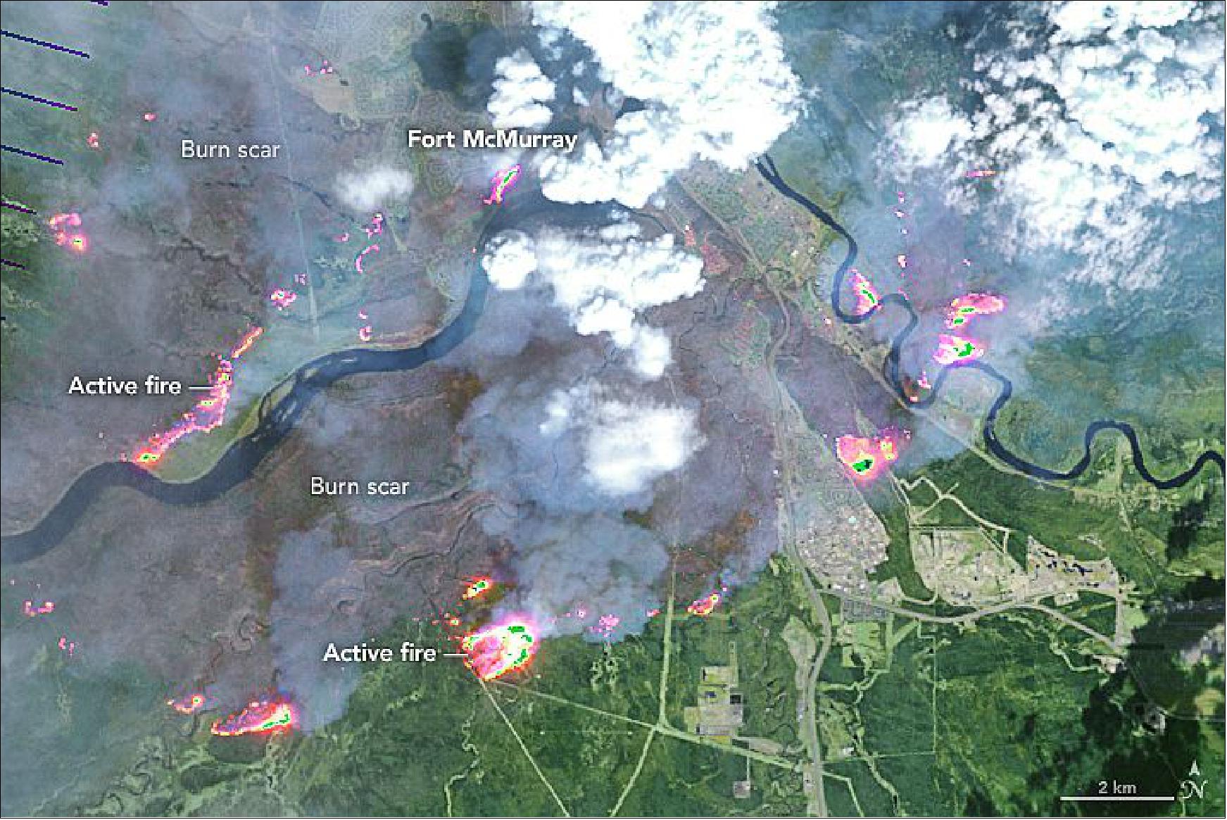 Figure 84: ETM+ image of Landsat-7 of the Fort McMurray fire, acquired on May 4, 2016. Also visible in the Landsat image is the fire’s complex pattern, with many active fronts (image credit: NASA Earth Observatory, image by Jesse Allen)