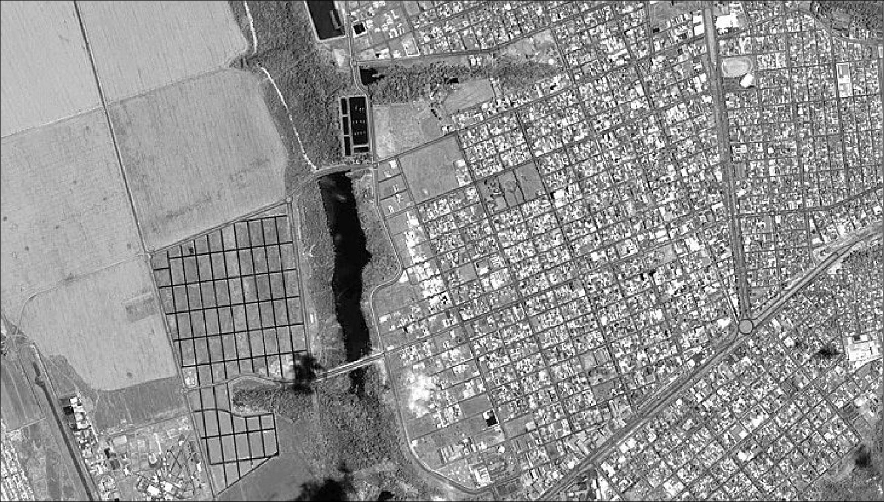 Figure 6: WPM image: panchromatic band, 2 m spatial resolution, area size: 5 km by 3 km, the municipality of Primavera do Leste in the state of Mato Grosso is shown (image credit: INPE)