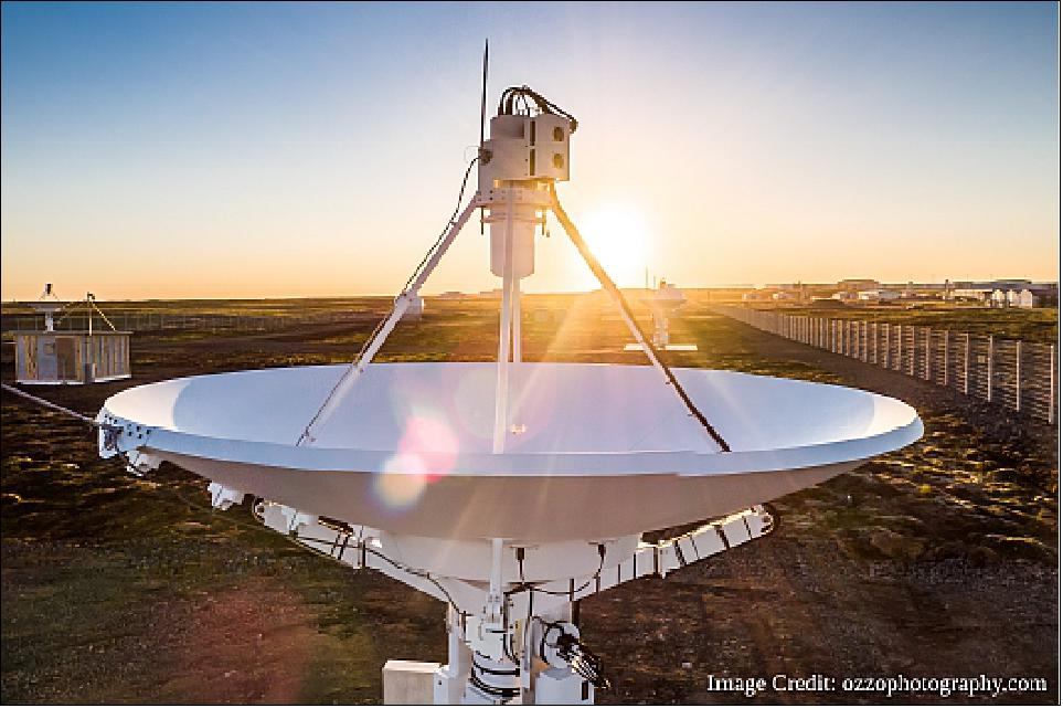 Figure 28: The 4.5 m diameter S/X dish in Keflavik,Iceland